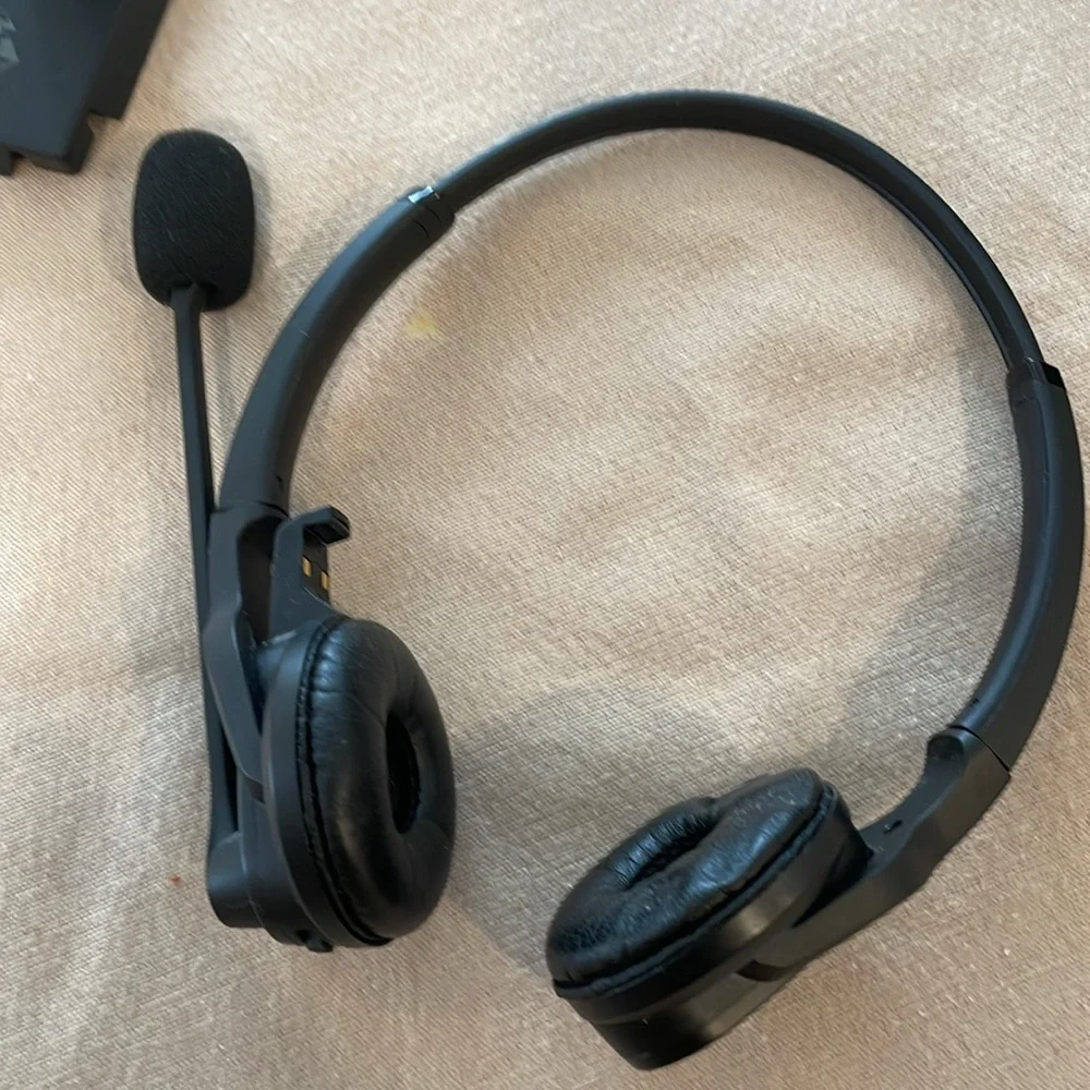 Klipsch Sennheiser headset w stand